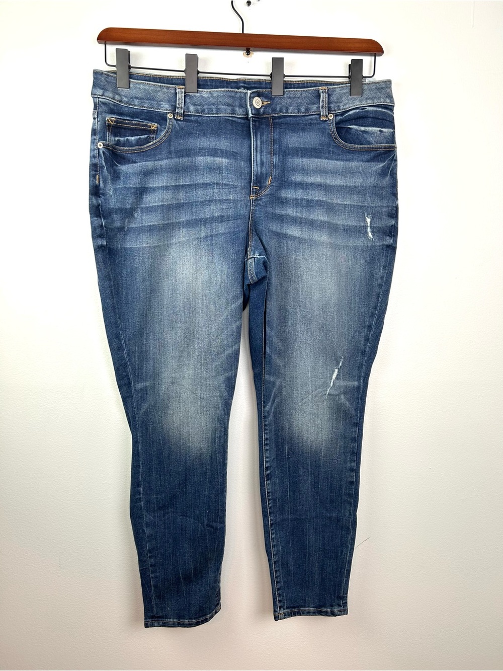 Maurices 22W Reg Classic Medium Wash Distressed Skinny Jeans cotton blend stretc